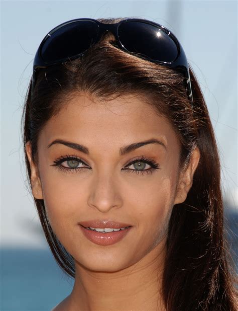 Aishwarya Rai Photo Gallery High Quality Pics Of Aishwarya Rai Theplace