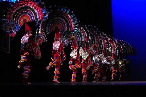 Danza De Los Quetzales Ballet Folklorico De Mexico Flickr