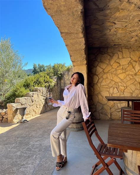 Blackpink S Lisa Flaunts Her Stunning Figure In New Tiny Bikini Pictures Koreaboo