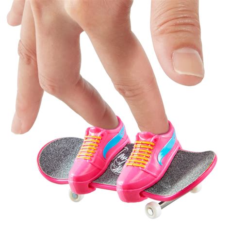Hot Wheels Skate Collector Fingerboard And Vehicle Pack Random Set Of 2