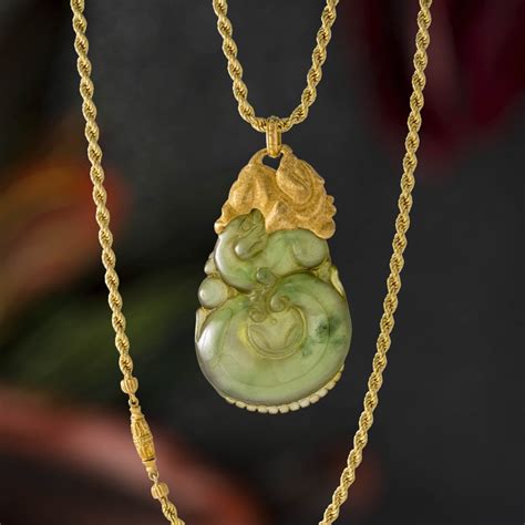 Buccellati Carved Jade Pendant Necklace, 18 Karat Yellow Gold | J.S ...