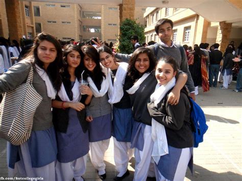 Pakistan Teenagers Pictures Around Gulf Hot College Girls
