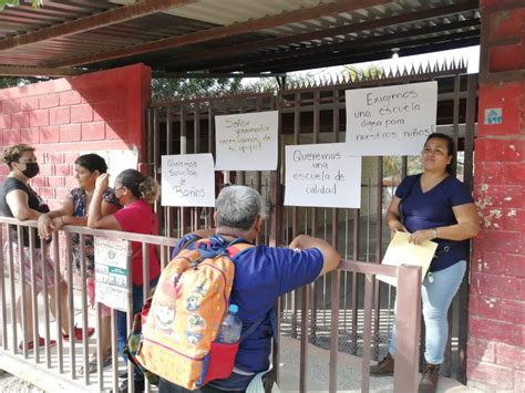 VIDEO Padres De Familia Toman Escuela Primaria