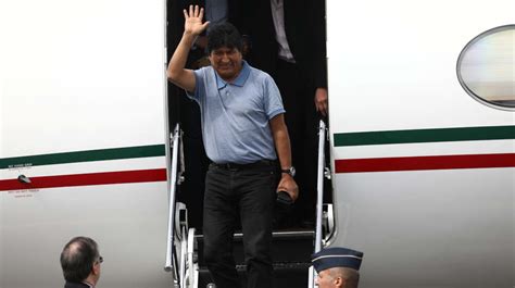 Evo Morales llega a México tras recibir asilo político