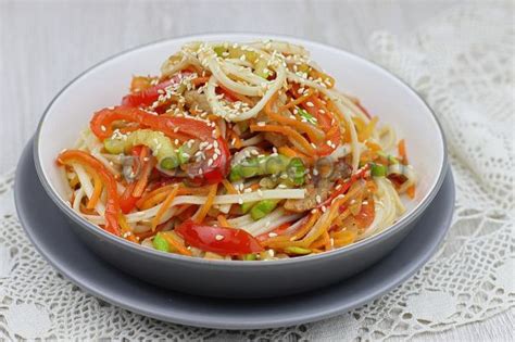 Удон со свининой и овощами - рецепт вкусной лапши с соусом