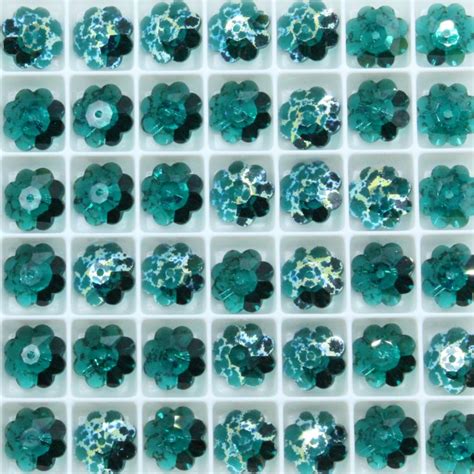 Swarovski 3700 Marguerite Lochrose Sew On 8mm Emerald White