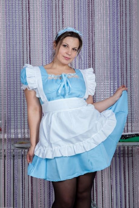 Chubby Milf Ellariya Rose Flaunts Her Big Ass During A Sexy Striptease Coedcherry