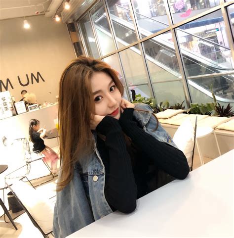 Lỡ tay tắt nhầm filter làm đẹp lúc livestream hot girl Trung Quốc mất hơn trăm ngàn lượt follow