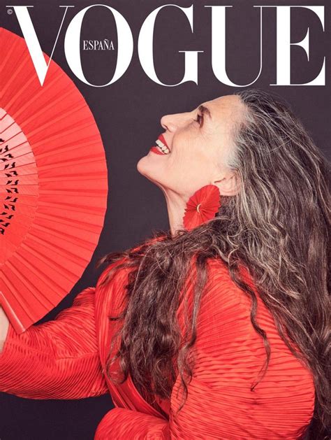 Penélope Cruz Coge La Cámara En El Número De Abril De Vogue España