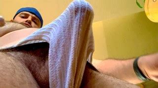 毛むくじゃらの筋肉パパは汗まみれのジムジョックストラップでコックを勃起 Pornhub Gay