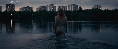 Naked Elisa Schlott In Fremde Tochter