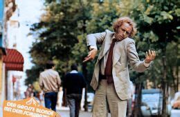 Der Gro E Blonde Mit Dem Schwarzen Schuh Trailer Kritik Zum Film Tv Today