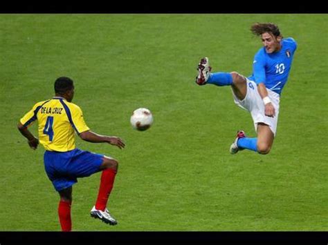 Soccer is gay Cronici Satire Șarje