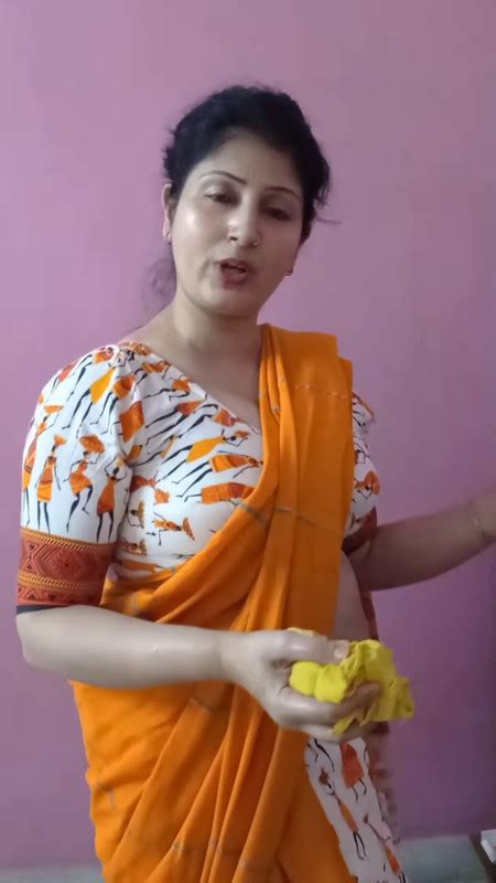 Hot Chubby Homely Bengali Aunty Open Big Navel And Cleavage In Orange Saree Mkv Snapshot