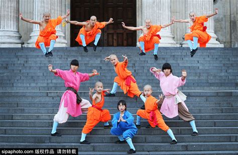 Shaolin Monks Display Kung Fu Skills In London[2] Cn