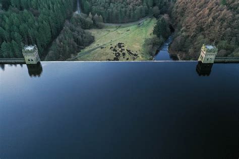 howden derwent  ladybower reservoir  walk  history nativve
