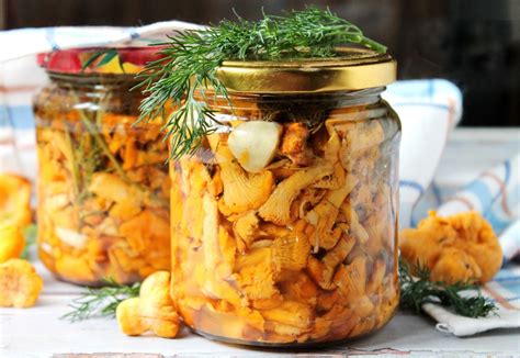 Жареные лисички на зиму Ингредиенты: Лисички По вкусу Лук репчатый 2 ...
