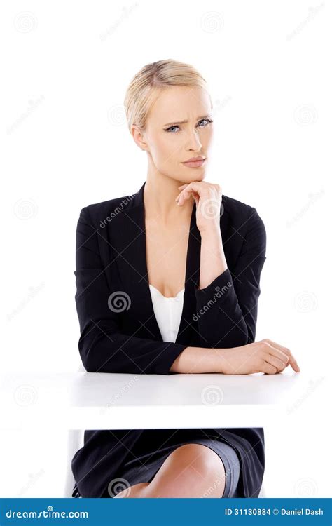 Femme Blonde Adorable D Affaires S Asseyant Au Bureau Photo Stock Image Du Mignon Adulte