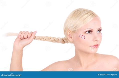 Het Jonge Meisje Van De Blonde Met Vlecht Dat Op Wit Wordt Geïsoleerd Stock Foto Image of