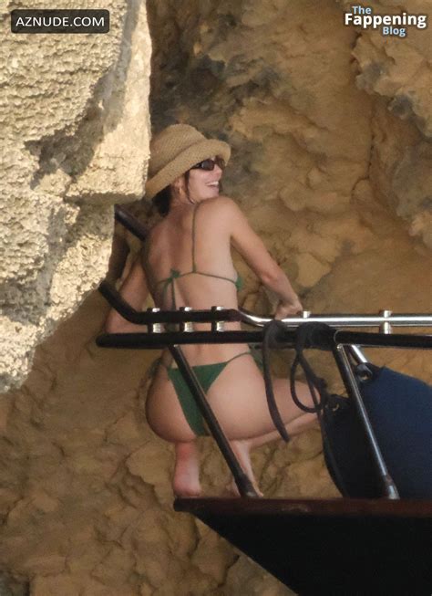 Kendall Jenner Sexy Spotted Showing Off Her Amazing Body Wearing A Hot Green Bikini At Ibiza
