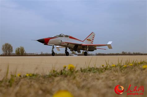 海军航空大学某团新一批舰载战斗机飞行学员成功单飞【6】 军事 人民网