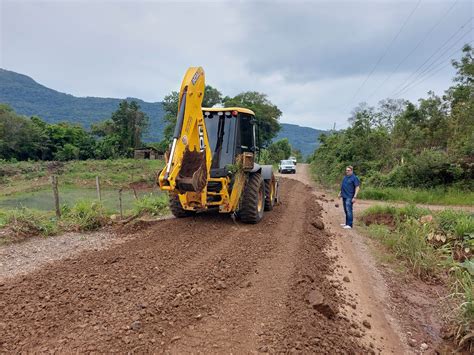 Secretaria De Obras De Rolante Realiza Recupera O De Estradas Vicinais