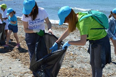 Aprender A Limpiar La Playa Iambiente