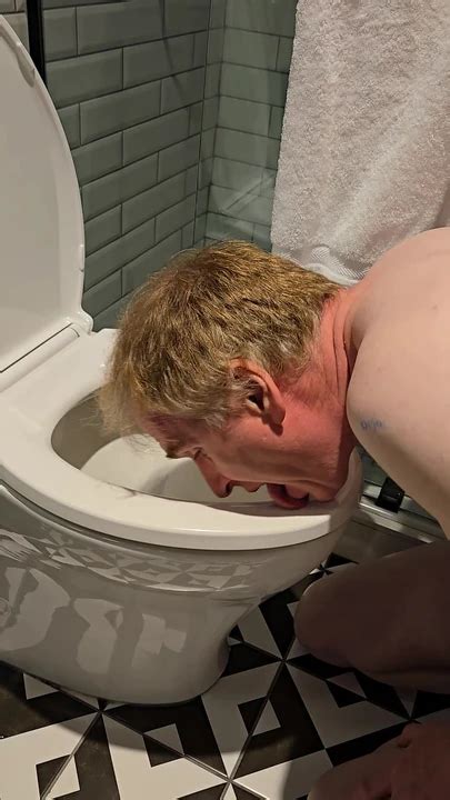 Licking Hotel Toilets Gay Amateur Amateur Porn Feat Justin XHamster