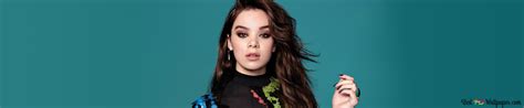 Brunette Singer Actress Hailee Steinfeld With Blue Green Background 4K