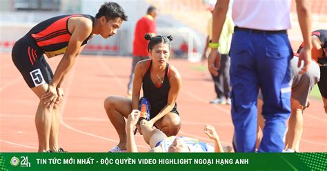 Hot boy điền kinh Trần Nhật Hoàng ngã ở vạch đích được bạn gái chăm sóc