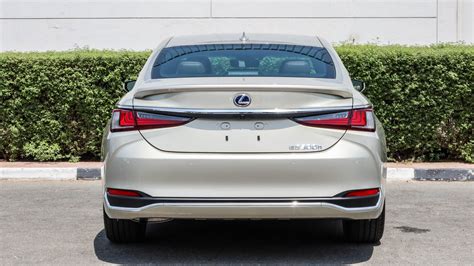 Lexus ES 300h 2023 – UAE Classifieds