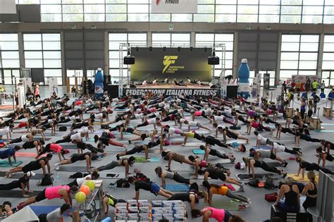 Rimini La Fiera Scalda I Muscoli Dalla Zumba Al Basket E Arrivano Gli