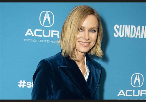 Naomi Watts craquante avec ses lèvres nude