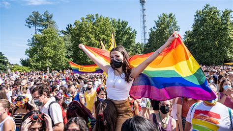 Figli Delle Coppie Gay Associazioni E Pd In Piazza Contro Il Governo