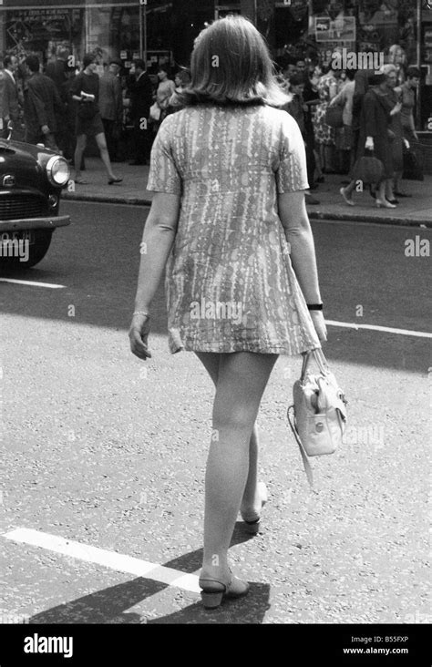 Mini Fashion 1960s Stockfotos Und Bilder Kaufen Alamy