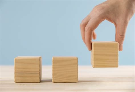 Ассортимент заготовок деревянных кубиков | Бесплатно Фото