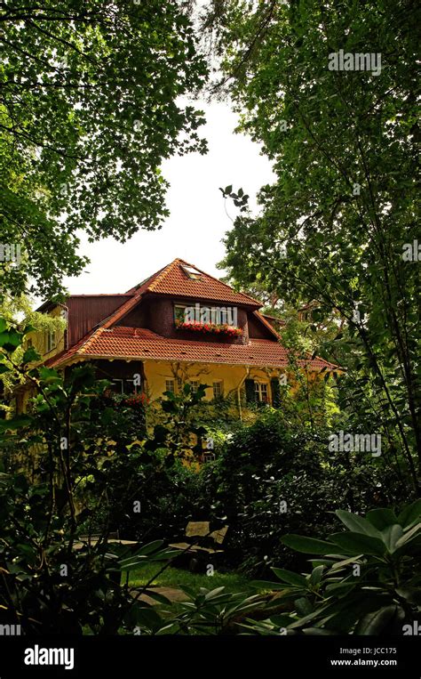 Haus im Grünen / House in the Green Stock Photo - Alamy