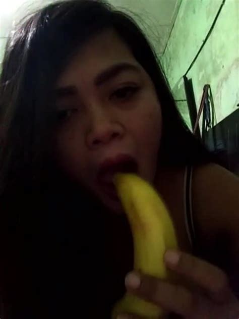 Indo Milf Bitch Sucking A Banana As If It Were A Dick Xhamster
