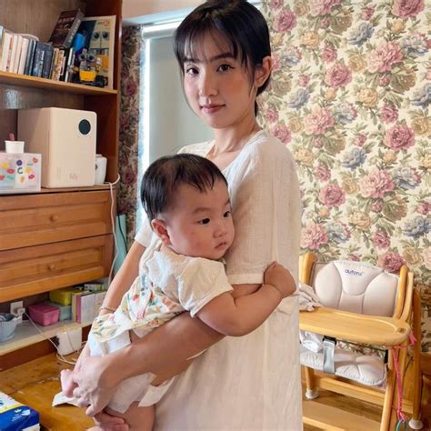 Hot girl trường Ngoại thương sa lưới tình của trai ngoan Sài thành ngày lên bàn đẻ chồng giàn