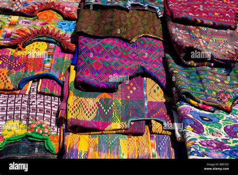Mayan Clothing Hi Res Stock Photography And Images Alamy