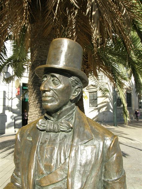 Достопримечательности Малаги - Скульптура Гансу Христиану Андерсену ...