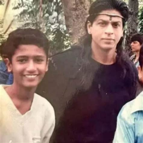 Vicky Kaushal Poses With Shah Rukh Khan On Asoka Set शाहरुख खान की