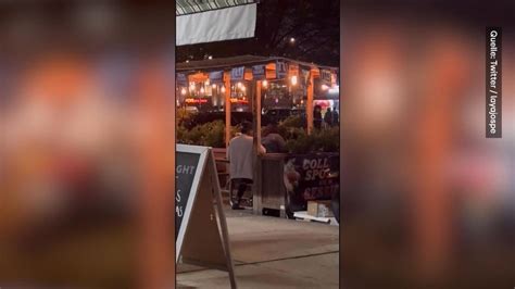 Paar Hat Sex In Restaurant Und Fast Niemand Bemerkt Es Doch Eine Passantin Filmt Heimlich