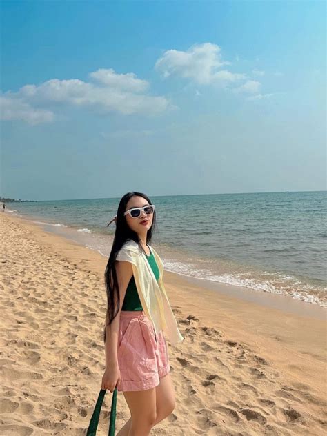 Chẳng dám diện bikini Phương Mỹ Chi đi biển mặc kín như bưng nói lý do ai cũng đồng tình