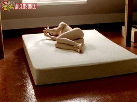 Naked Minna Haapkylä in Kuutamolla