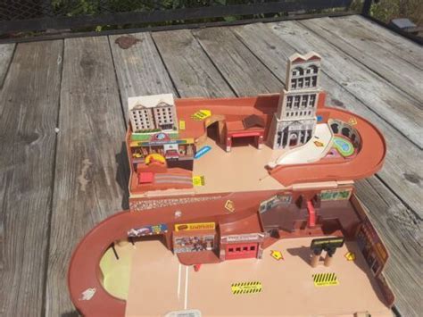 Vintage Hot Wheels City Sto N Go Playset Mattel