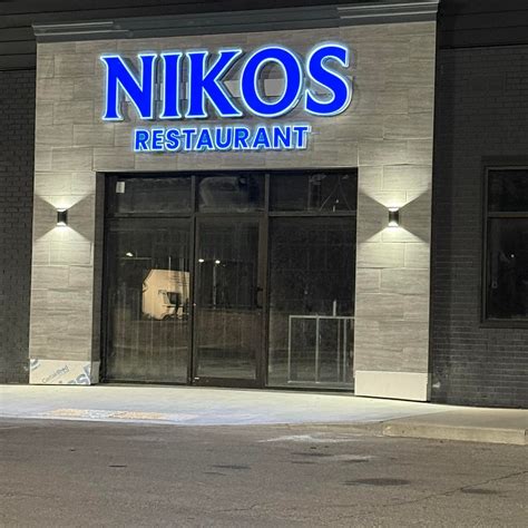 Foodies are lining up outside kofi's for the lunch special 3