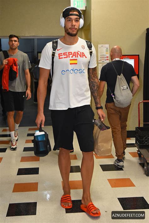 WILLY HERNANGOMEZ Feet - AZNudeFeet Men