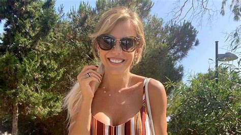 Demasiado explotó el verano con una foto de Evangelina Anderson en bikini