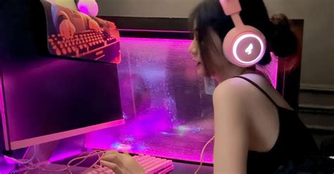 Hot girl nổi tiếng đăng clip chia tay bạn trai chấn động đêm Giáng sinh 2023 giờ ra sao